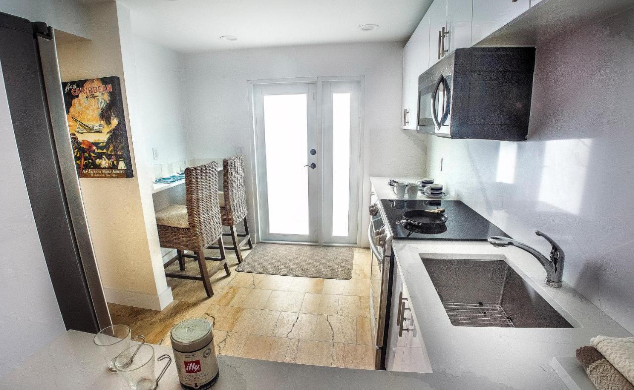 At St Place Unit F, Luxury, Pet Friendly Villa Miami